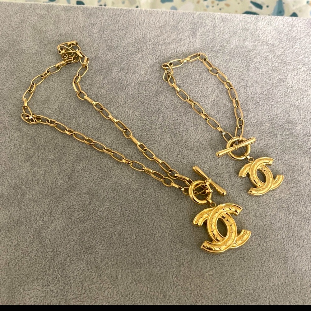 Set necklace and bracelet